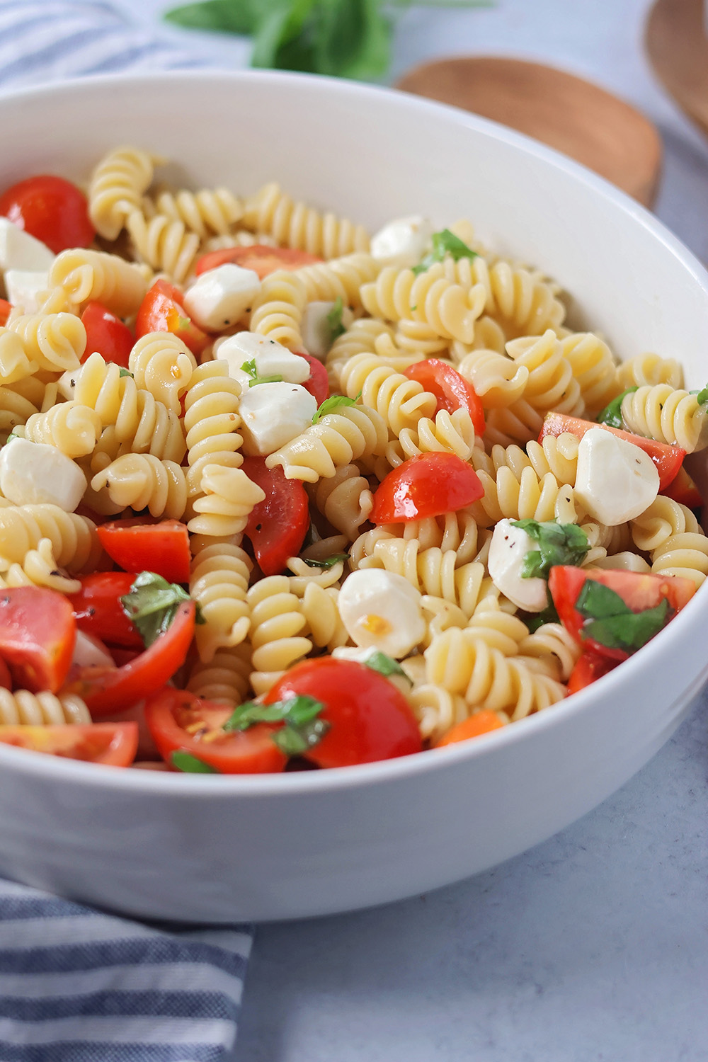 Easy Caprese Pasta Salad