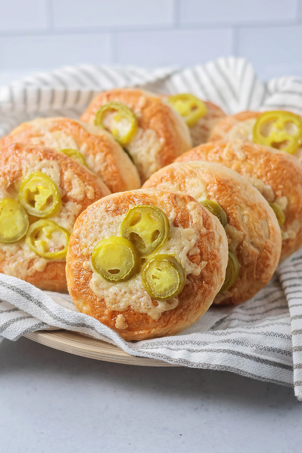 Easy Cheddar Jalapeño Bagels